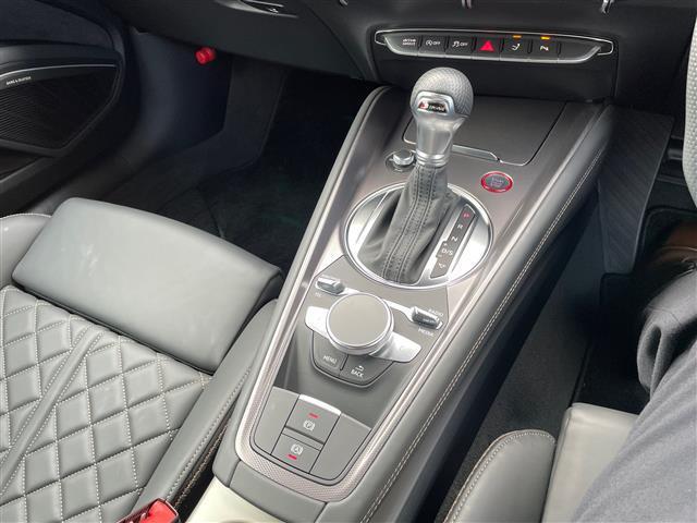 ＴＴＳクーペ メモリアルエディション　１００台限定車　黒革シート　ＢＡＮＧ＆ＯＬＵＦＳＥＮ　純正ナビ　バックモニター　ＥＴＣ２．０　純正２０ＡＷ　ＬＥＤライト　電動リヤスポイラー　クルーズコントロール　ＢＳＭ　Ｒ６／７年ディーラー整備（9枚目）