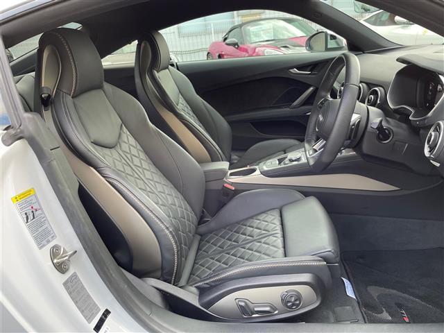 ＴＴＳクーペ メモリアルエディション　１００台限定車　黒革シート　ＢＡＮＧ＆ＯＬＵＦＳＥＮ　純正ナビ　バックモニター　ＥＴＣ２．０　純正２０ＡＷ　ＬＥＤライト　電動リヤスポイラー　クルーズコントロール　ＢＳＭ　Ｒ６／７年ディーラー整備（13枚目）