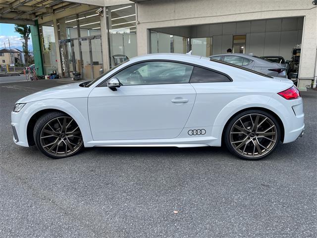 ＴＴＳクーペ メモリアルエディション　１００台限定車　黒革シート　ＢＡＮＧ＆ＯＬＵＦＳＥＮ　純正ナビ　バックモニター　ＥＴＣ２．０　純正２０ＡＷ　ＬＥＤライト　電動リヤスポイラー　クルーズコントロール　ＢＳＭ　Ｒ６／７年ディーラー整備（17枚目）