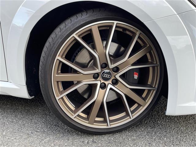 ＴＴＳクーペ メモリアルエディション　１００台限定車　黒革シート　ＢＡＮＧ＆ＯＬＵＦＳＥＮ　純正ナビ　バックモニター　ＥＴＣ２．０　純正２０ＡＷ　ＬＥＤライト　電動リヤスポイラー　クルーズコントロール　ＢＳＭ　Ｒ６／７年ディーラー整備（19枚目）