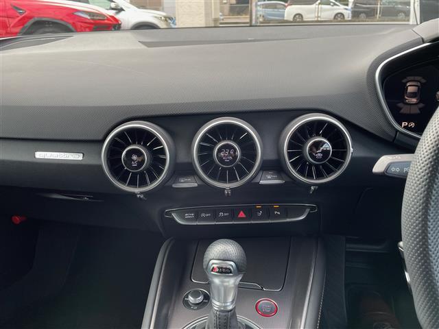 ＴＴＳクーペ メモリアルエディション　１００台限定車　黒革シート　ＢＡＮＧ＆ＯＬＵＦＳＥＮ　純正ナビ　バックモニター　ＥＴＣ２．０　純正２０ＡＷ　ＬＥＤライト　電動リヤスポイラー　クルーズコントロール　ＢＳＭ　Ｒ６／７年ディーラー整備（24枚目）