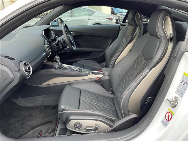 ＴＴＳクーペ メモリアルエディション　１００台限定車　黒革シート　ＢＡＮＧ＆ＯＬＵＦＳＥＮ　純正ナビ　バックモニター　ＥＴＣ２．０　純正２０ＡＷ　ＬＥＤライト　電動リヤスポイラー　クルーズコントロール　ＢＳＭ　Ｒ６／７年ディーラー整備（28枚目）