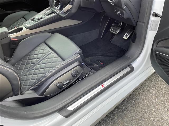 ＴＴＳクーペ メモリアルエディション　１００台限定車　黒革シート　ＢＡＮＧ＆ＯＬＵＦＳＥＮ　純正ナビ　バックモニター　ＥＴＣ２．０　純正２０ＡＷ　ＬＥＤライト　電動リヤスポイラー　クルーズコントロール　ＢＳＭ　Ｒ６／７年ディーラー整備（30枚目）