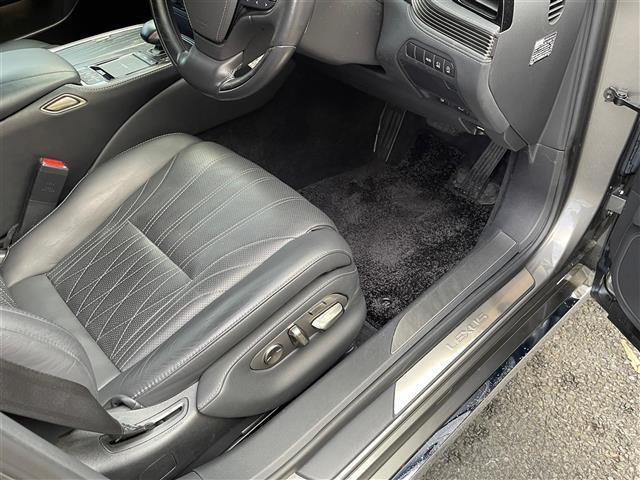 ＬＳ ＬＳ５００　バージョンＬ　サンルーフ　黒革シート　純正ナビ　全方位カメラ　ＥＴＣ２．０　デジタルインナーミラー　ＨＵＤ　前席マッサージ機能　純正２０インチＡＷ　純正エアサス　ＬＥＤライト　レクサスセーフティシステム＋（32枚目）