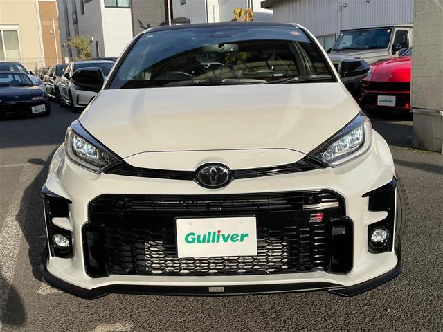 ＧＲヤリス ＲＺ　ハイパフォーマンス　ＴＯＭ’Ｓエアロ　ＨＫＳマフラー　ＢＢＳ製鍛造１８ＡＷ　ＬＥＤライト　ディスプレイオーディオ　バックモニター　ＥＴＣ２．０　トヨタセーフティセンス　レーダークルーズ　ＰＣＳ　ＬＴＡ　ＢＳＭ（4枚目）