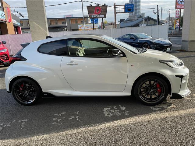 ＧＲヤリス ＲＺ　ハイパフォーマンス　ＴＯＭ’Ｓエアロ　ＨＫＳマフラー　ＢＢＳ製鍛造１８ＡＷ　ＬＥＤライト　ディスプレイオーディオ　バックモニター　ＥＴＣ２．０　トヨタセーフティセンス　レーダークルーズ　ＰＣＳ　ＬＴＡ　ＢＳＭ（38枚目）