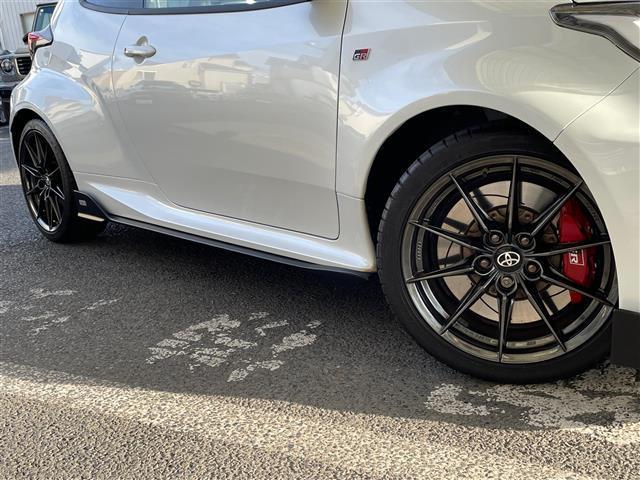 ＧＲヤリス ＲＺ　ハイパフォーマンス　ＴＯＭ’Ｓエアロ　ＨＫＳマフラー　ＢＢＳ製鍛造１８ＡＷ　ＬＥＤライト　ディスプレイオーディオ　バックモニター　ＥＴＣ２．０　トヨタセーフティセンス　レーダークルーズ　ＰＣＳ　ＬＴＡ　ＢＳＭ（40枚目）