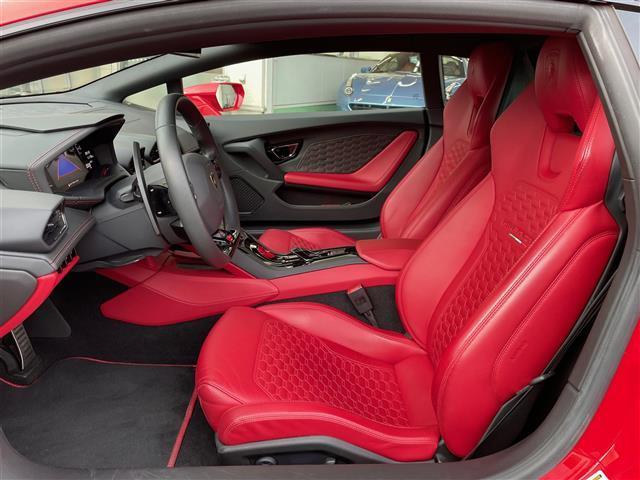 ウラカン ＬＰ５８０－２　色：ロッソマーズ　赤革シート　ハイグロスブラック２０インチＡＷ　スポーツエグゾーストシステム　フロントリフト　マグネティックサス　ＬＤＳ　ガラスエンジンフード　カーボンエンジンベイ（6枚目）