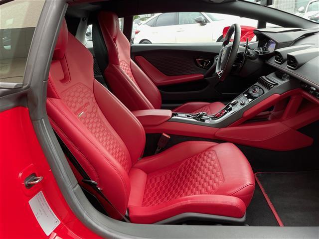 ウラカン ＬＰ５８０－２　色：ロッソマーズ　赤革シート　ハイグロスブラック２０インチＡＷ　スポーツエグゾーストシステム　フロントリフト　マグネティックサス　ＬＤＳ　ガラスエンジンフード　カーボンエンジンベイ（15枚目）