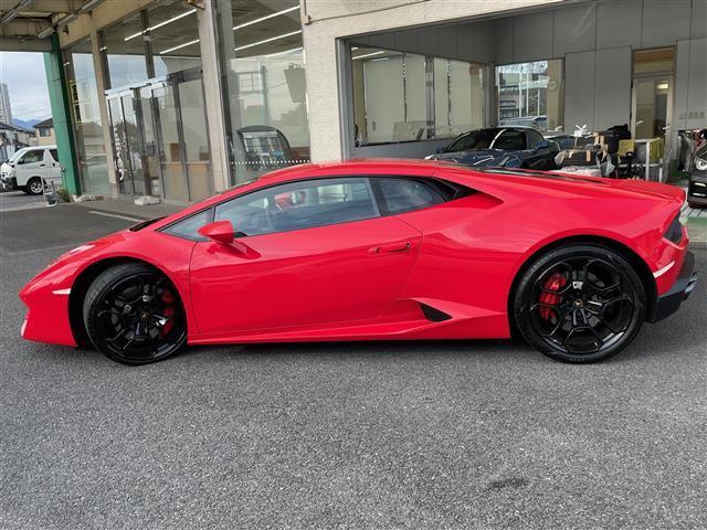 ウラカン ＬＰ５８０－２　色：ロッソマーズ　赤革シート　ハイグロスブラック２０インチＡＷ　スポーツエグゾーストシステム　フロントリフト　マグネティックサス　ＬＤＳ　ガラスエンジンフード　カーボンエンジンベイ（18枚目）