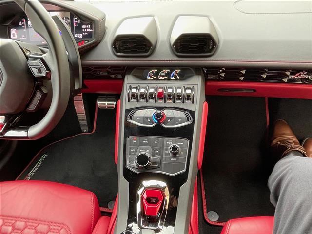 ウラカン ＬＰ５８０－２　色：ロッソマーズ　赤革シート　ハイグロスブラック２０インチＡＷ　スポーツエグゾーストシステム　フロントリフト　マグネティックサス　ＬＤＳ　ガラスエンジンフード　カーボンエンジンベイ（27枚目）