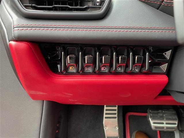 ウラカン ＬＰ５８０－２　色：ロッソマーズ　赤革シート　ハイグロスブラック２０インチＡＷ　スポーツエグゾーストシステム　フロントリフト　マグネティックサス　ＬＤＳ　ガラスエンジンフード　カーボンエンジンベイ（31枚目）