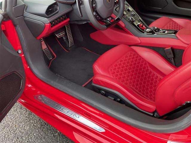 ウラカン ＬＰ５８０－２　色：ロッソマーズ　赤革シート　ハイグロスブラック２０インチＡＷ　スポーツエグゾーストシステム　フロントリフト　マグネティックサス　ＬＤＳ　ガラスエンジンフード　カーボンエンジンベイ（33枚目）