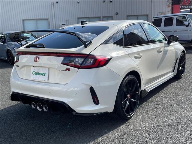 シビック タイプＲ　純正ナビ　バックカメラ　ビルトインＥＴＣ２．０　ホンダセンシング　レーダークルーズ　衝突軽減ブレーキ　ＬＫＡ　ＢＳＭ　純正１９インチＡＷ　ブレンボブレーキ　ＬＥＤライト　スマートキー（16枚目）