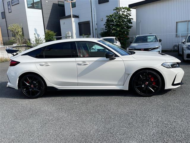 シビック タイプＲ　純正ナビ　バックカメラ　ビルトインＥＴＣ２．０　ホンダセンシング　レーダークルーズ　衝突軽減ブレーキ　ＬＫＡ　ＢＳＭ　純正１９インチＡＷ　ブレンボブレーキ　ＬＥＤライト　スマートキー（32枚目）