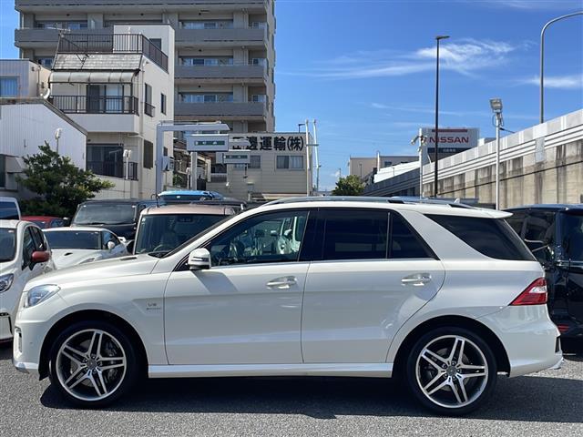 Mクラス ML63 AMG 純正ナビ プレミアムサウンドHarmanKardon パノラマミックススライディングルーフ エアサス パワーバックドア バックカメラ&サイドカメラクルーズコントロール パワーシート シートヒーター(25枚目)