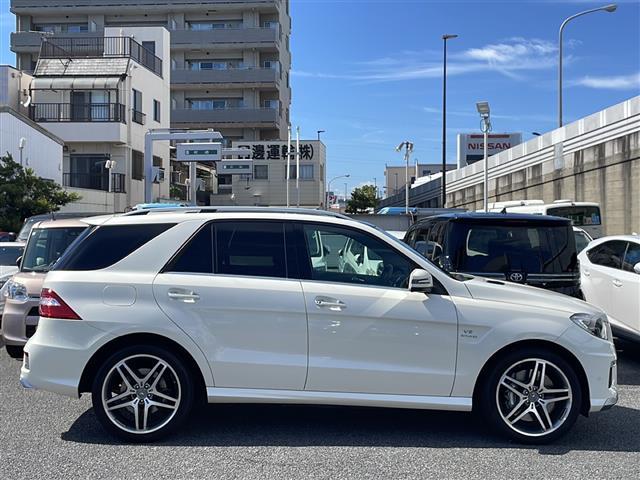 Mクラス ML63 AMG 純正ナビ プレミアムサウンドHarmanKardon パノラマミックススライディングルーフ エアサス パワーバックドア バックカメラ&サイドカメラクルーズコントロール パワーシート シートヒーター(29枚目)