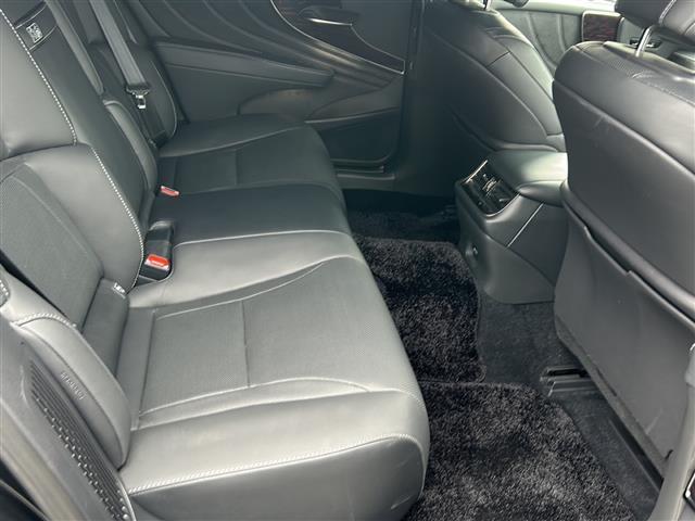 LS LS500h Iパッケージ ワンオーナー 純正ナビ フルセグ 全方位カメラ レザーシート シートヒーター シートベンチレーター ステアリングヒーター アダプティブクルーズコントロール レーンキープ オートマチックハイビーム(21枚目)