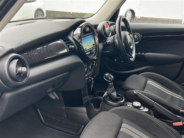 ＭＩＮＩ クーパーＳ　純正ナビＡＭ／ＦＭＢＴスマートキープッシュスタート（20枚目）