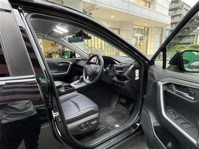 ＲＡＶ４ ハイブリッドＧ　禁煙　フルモデリスタエアロ　純正９型ナビ　ブラインドスポットモニター　パワーバックドア　ドライブレコーダー前後ステアリングヒータ―　純正１９インチアルミ　合皮シート　前席シートヒーター（7枚目）