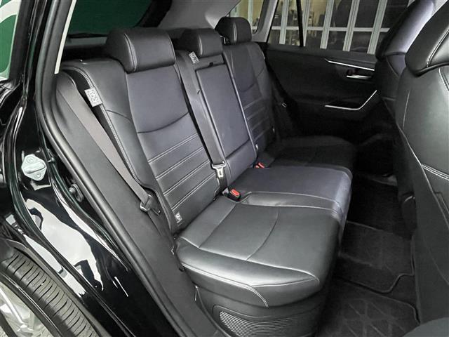 ＲＡＶ４ ハイブリッドＧ　禁煙　フルモデリスタエアロ　純正９型ナビ　ブラインドスポットモニター　パワーバックドア　ドライブレコーダー前後ステアリングヒータ―　純正１９インチアルミ　合皮シート　前席シートヒーター（8枚目）