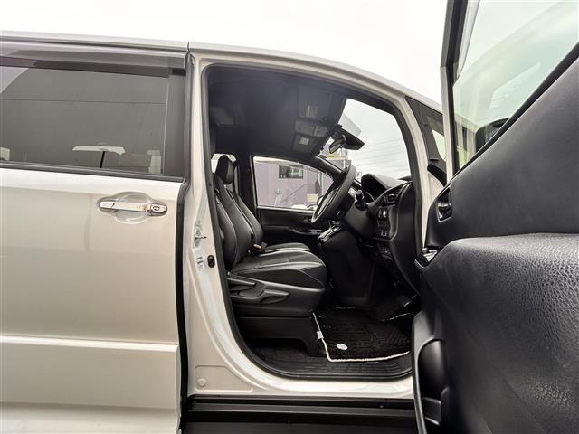 ノア Si ダブルバイビー 禁煙 9型ナビ Bカメ 黒半革 衝突軽減B(5枚目)