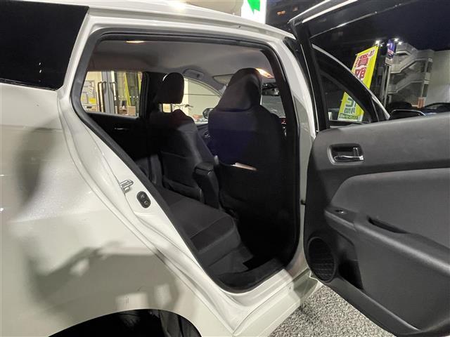 プリウス Sセーフティプラス 禁煙 純ナビ Bカメ スマキー ETC(8枚目)