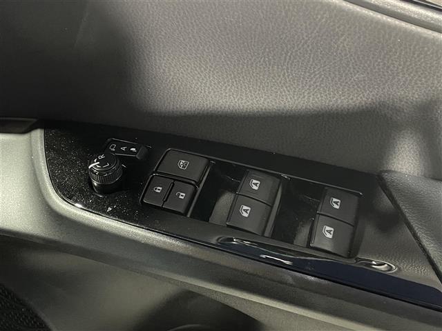 プリウス Sセーフティプラス 禁煙 純ナビ Bカメ スマキー ETC(30枚目)