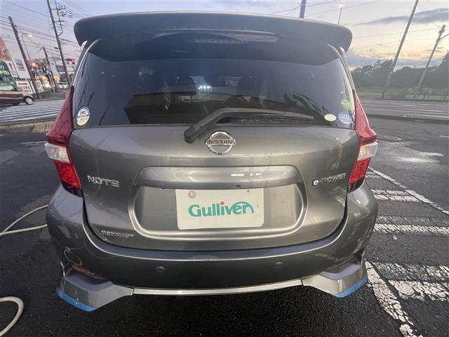 ノート e-パワー メダリスト 純正メモリー(BT/CD/DVD/フルセグ/SD) 全方位カメラ 純正フルエアロ オートクルーズコントロール 前後コーナーセンサー テレビキャンセラー HIDヘッドライト オートライト(3枚目)