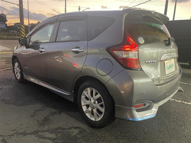 ノート e-パワー メダリスト 純正メモリー(BT/CD/DVD/フルセグ/SD) 全方位カメラ 純正フルエアロ オートクルーズコントロール 前後コーナーセンサー テレビキャンセラー HIDヘッドライト オートライト(17枚目)