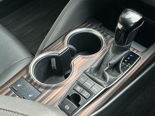 カムリ Ｇレザーパッケージ　禁煙　純正ナビ（ＣＤ／ＤＶＤ／フルセグＴＶ／ＳＤ／ＵＳＢ）バックカメラ　モデリスタエアロ　テレビキャンセラー　前方ドライブレコーダー　ＥＴＣ２．０　オートクルーズコントロール　シートヒーター（12枚目）