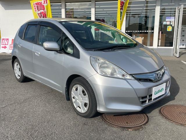 フィットハイブリッド ベースグレード　クルーズコントロール／ＥＣＯＮシステム／純正ナビ／ＥＴＣ／ＡＡＣ／ワンセグＴＶ／純正フロアマット／バックカメラ／リモコンキー（2枚目）