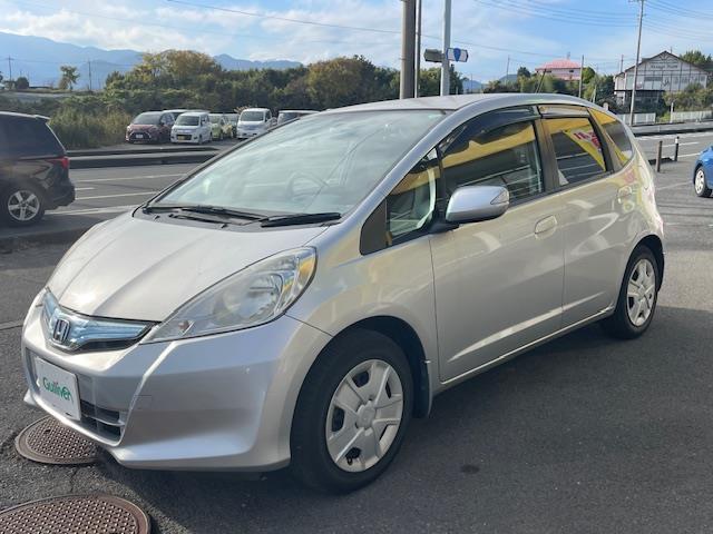 フィットハイブリッド ベースグレード　クルーズコントロール／ＥＣＯＮシステム／純正ナビ／ＥＴＣ／ＡＡＣ／ワンセグＴＶ／純正フロアマット／バックカメラ／リモコンキー（4枚目）