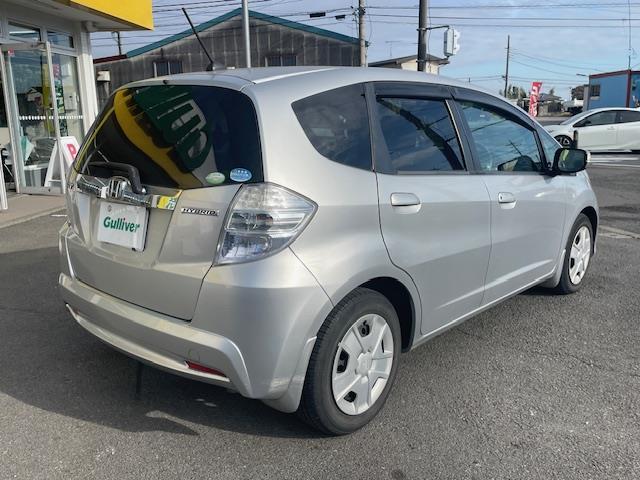 フィットハイブリッド ベースグレード　クルーズコントロール／ＥＣＯＮシステム／純正ナビ／ＥＴＣ／ＡＡＣ／ワンセグＴＶ／純正フロアマット／バックカメラ／リモコンキー（8枚目）