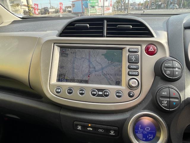 フィットハイブリッド ベースグレード　クルーズコントロール／ＥＣＯＮシステム／純正ナビ／ＥＴＣ／ＡＡＣ／ワンセグＴＶ／純正フロアマット／バックカメラ／リモコンキー（13枚目）