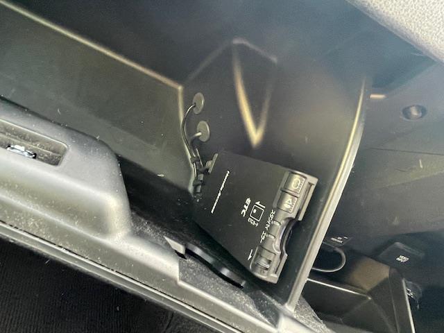 フィットハイブリッド ベースグレード　クルーズコントロール／ＥＣＯＮシステム／純正ナビ／ＥＴＣ／ＡＡＣ／ワンセグＴＶ／純正フロアマット／バックカメラ／リモコンキー（23枚目）