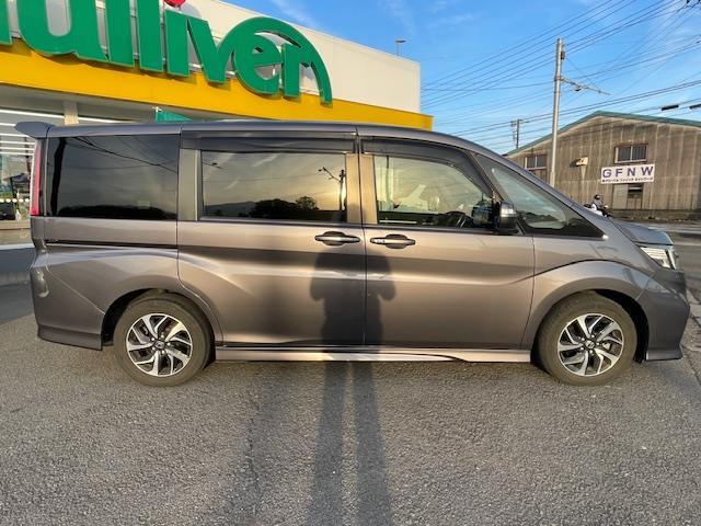 ステップワゴンスパーダ スパーダ　ホンダセンシング　９インチ純正ナビ（ＢＴ／ＵＳＢ／フルセグ／ＣＤ／ＤＶＤ／ＳＤ）　バックカメラ　フリップダウンモニター　前後ドライブレコーダーＥＴＣ　両側電動スライドドア　純正１６インチＡＷ　オートクルーズコントロール（9枚目）