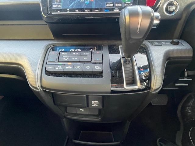 ステップワゴンスパーダ スパーダ　ホンダセンシング　９インチ純正ナビ（ＢＴ／ＵＳＢ／フルセグ／ＣＤ／ＤＶＤ／ＳＤ）　バックカメラ　フリップダウンモニター　前後ドライブレコーダーＥＴＣ　両側電動スライドドア　純正１６インチＡＷ　オートクルーズコントロール（15枚目）