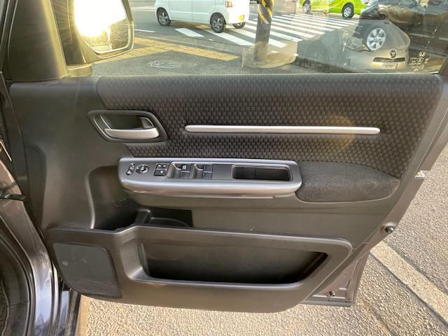 ステップワゴンスパーダ スパーダ　ホンダセンシング　９インチ純正ナビ（ＢＴ／ＵＳＢ／フルセグ／ＣＤ／ＤＶＤ／ＳＤ）　バックカメラ　フリップダウンモニター　前後ドライブレコーダーＥＴＣ　両側電動スライドドア　純正１６インチＡＷ　オートクルーズコントロール（26枚目）