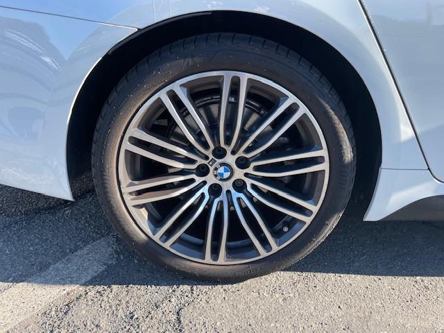 ５シリーズ ５２３ｉ　Ｍスポーツ　衝突軽減システム／アダプティブクルーズコントロール／パドルシフト／前後コーナーセンサー／ブラインドスポットアシスト／全方位カメラ／電動リアゲート／純正ＡＷ／カーテン＋サイドエアバッグ（32枚目）