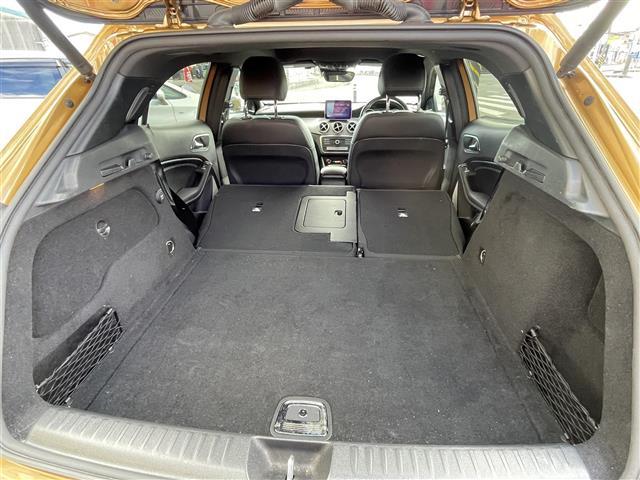 ＧＬＡクラス ＧＬＡ１８０　衝突軽減システム／サンルーフ／アダプティブクルーズコントロール／サンルーフ／カーテンエアバッグ／サイドエアバッグ／パワーシート／シートヒーター／スマートキー／ルーフレール／純正ＡＷ（18枚目）