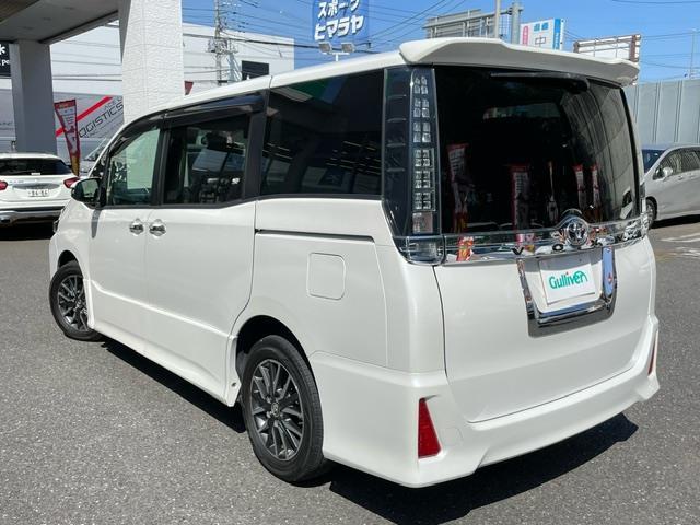 ヴォクシー ＺＳ　禁煙車　純正９型大型ナビ　後席フリップダウンモニター　オプション両側電動スライドドア　フルセグＴＶ　バックカメラ　ビルトインＥＴＣ　ＬＥＤヘッドライト　７人乗りキャプテンシート（3枚目）