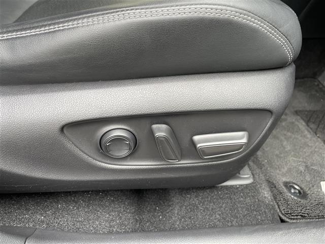 ＲＡＶ４ Ｇ　ワンオーナー／純１０型メモリナビ／フルセグＴＶ／全方位モニタ／黒革電動シート／シートヒータ／エアシート／ハンドルヒータ／ＡＣＣクルコン／電動バックドア／ビルトインＥＴＣ２．０／ＰＣＳ／ＬＴＡ／ＢＳＭ（13枚目）