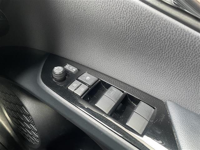 プリウス A 純9型メモリナビ/フルセグTV/ACCクルコン/パワーシート/ビルトインETC2.0/スマートキー/LEDヘッドライト/LEDフォグ/PCS/LTA/BSM/HUD/PKSB/RSA/前後ドラレコ(16枚目)