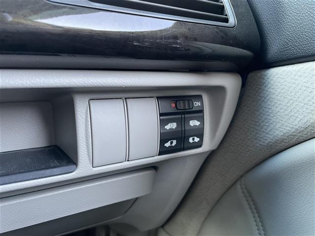 エリシオンプレステージ Ｓ　ＨＤＤナビスペシャルパッケージ　純ＨＤＤナビ／外フルセグＴＶ／バックカメラ／両側パワスラ／ビルトインＥＴＣ／スマートキー／キセノン／ハーフレザーシート（12枚目）