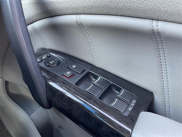 エリシオンプレステージ Ｓ　ＨＤＤナビスペシャルパッケージ　純ＨＤＤナビ／外フルセグＴＶ／バックカメラ／両側パワスラ／ビルトインＥＴＣ／スマートキー／キセノン／ハーフレザーシート（16枚目）