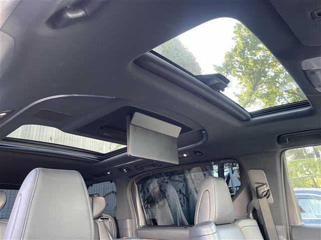 アルファード ３．５エグゼクティブラウンジ　モデリスタエアロ／Ｗサンルーフ／ＪＢＬ純ナビ／フルセグ／全方位モニタ／黒革電動シート／シートヒータ／後席エアシート／オットマン／両パワスラ／電動バックドア／ＰＣＳ／外２１ＡＷ／ＴＥＩＮ車高調（4枚目）