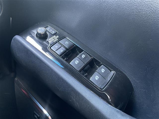 アルファード ３．５エグゼクティブラウンジ　モデリスタエアロ／Ｗサンルーフ／ＪＢＬ純ナビ／フルセグ／全方位モニタ／黒革電動シート／シートヒータ／後席エアシート／オットマン／両パワスラ／電動バックドア／ＰＣＳ／外２１ＡＷ／ＴＥＩＮ車高調（23枚目）