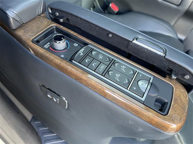 アルファード ３．５エグゼクティブラウンジ　モデリスタエアロ／Ｗサンルーフ／ＪＢＬ純ナビ／フルセグ／全方位モニタ／黒革電動シート／シートヒータ／後席エアシート／オットマン／両パワスラ／電動バックドア／ＰＣＳ／外２１ＡＷ／ＴＥＩＮ車高調（25枚目）