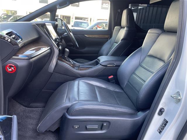 アルファード ３．５エグゼクティブラウンジ　モデリスタエアロ／Ｗサンルーフ／ＪＢＬ純ナビ／フルセグ／全方位モニタ／黒革電動シート／シートヒータ／後席エアシート／オットマン／両パワスラ／電動バックドア／ＰＣＳ／外２１ＡＷ／ＴＥＩＮ車高調（28枚目）